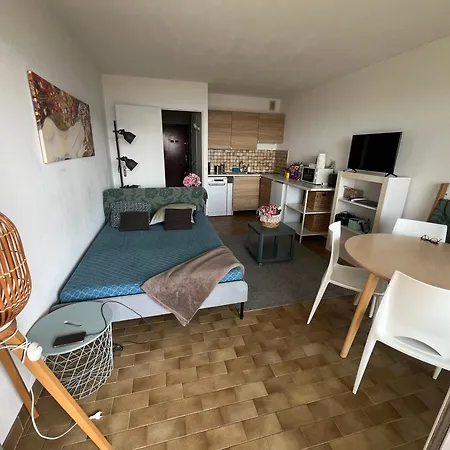 Renove Avec Vue Magique Cassis